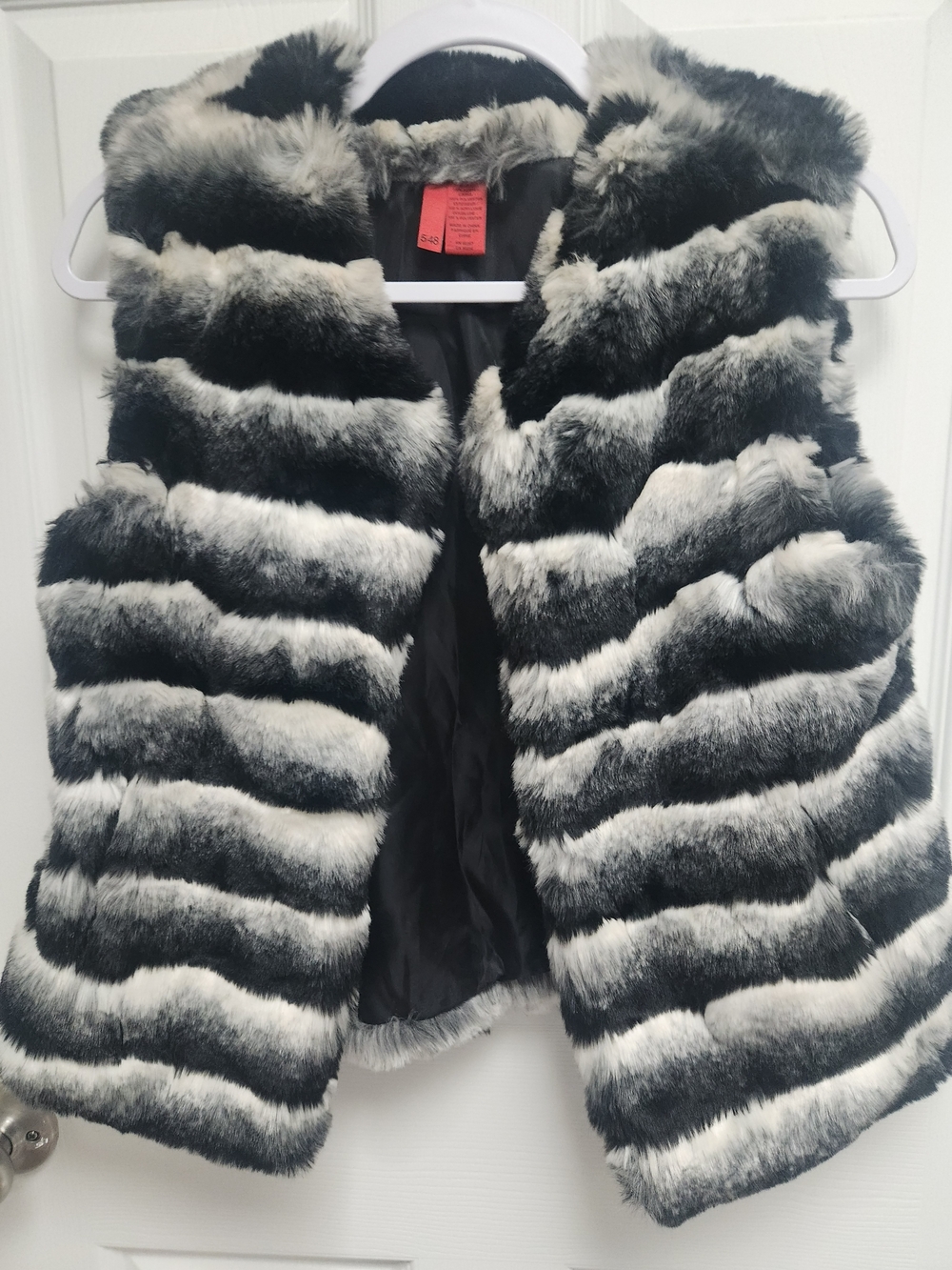 5/48 Black and White Faux Fur Striped Vest